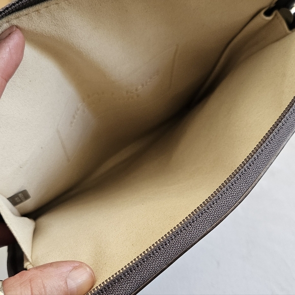 Michael Kors Tablet-IPad Case Zip Around 7"w X 8"h Great Condition - Picture 3 of 7